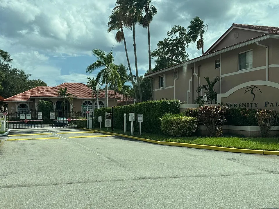 3221 Sabal Palm Mnr #105