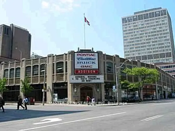 832 Bay St, Toronto, ON