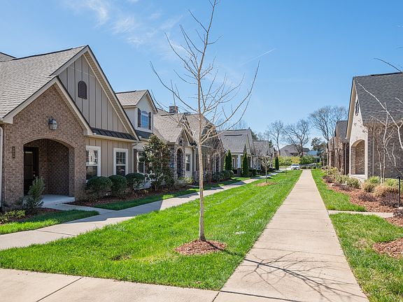3rd image of 2058 Moultrie Cir