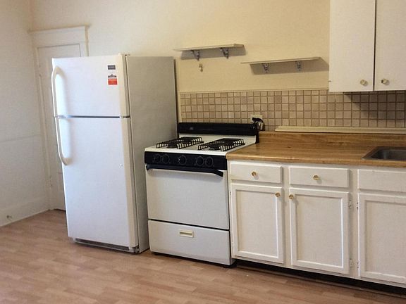 2nd image of 816 N 13th St APT 4