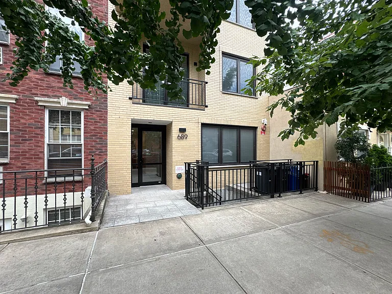 689 Leonard St #3A — Photo 28