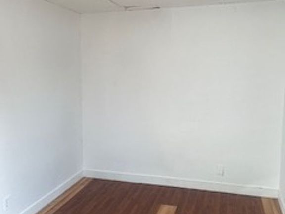 4th image of 2328 N 32nd St Unit 1