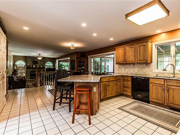 4th image of 324 Hourglass Ln