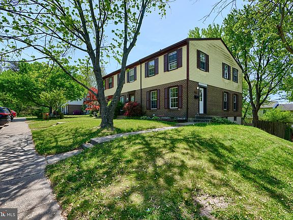 3rd image of 19 Melken Ct Unit 5J