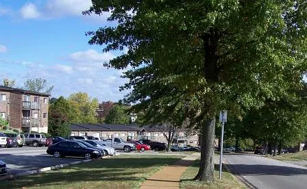 Oakbrook Gardens — Photo 2