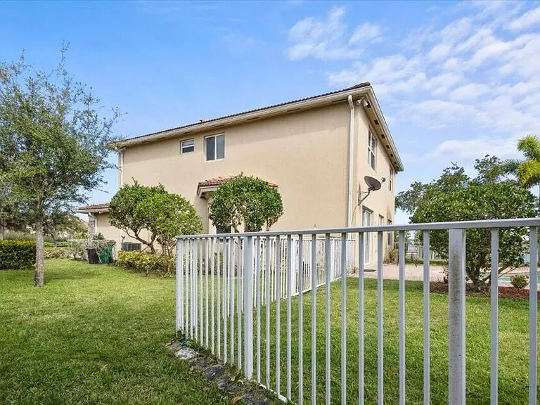 2335 NW Via Della Ct — Photo 63