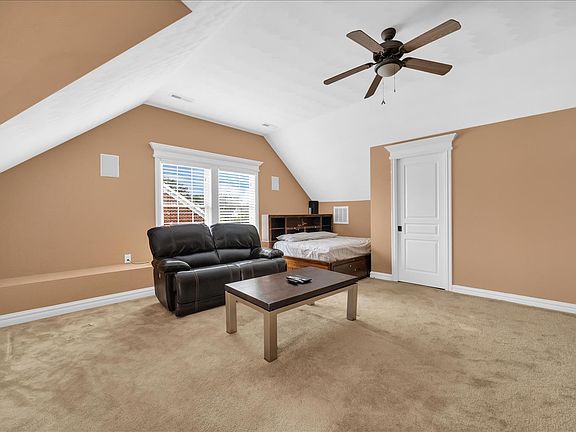 4th image of 2940 Hollister Ave
