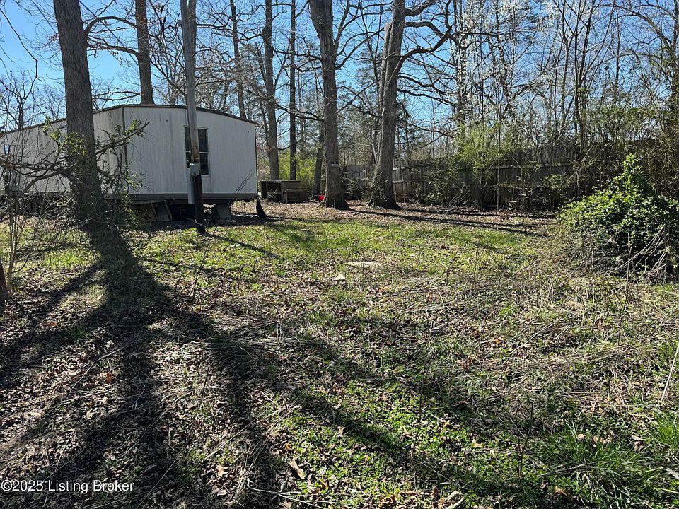 2nd image of 132 Kings Lake Dr
