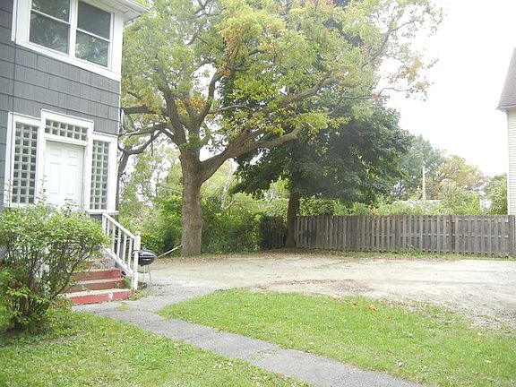3rd image of 323 Ravine Ave #1
