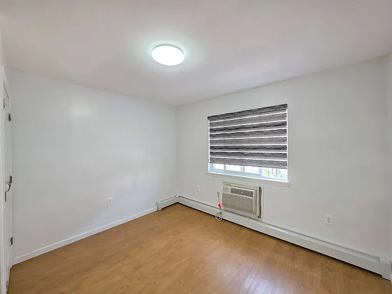 2368 W 12th St #1 — Photo 7