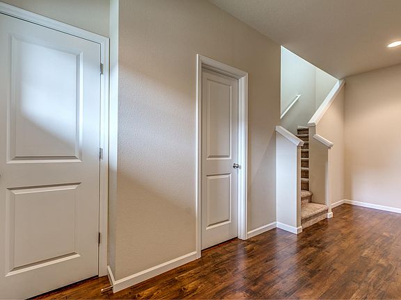 5th image of 2630 NE Hawthorne Cir