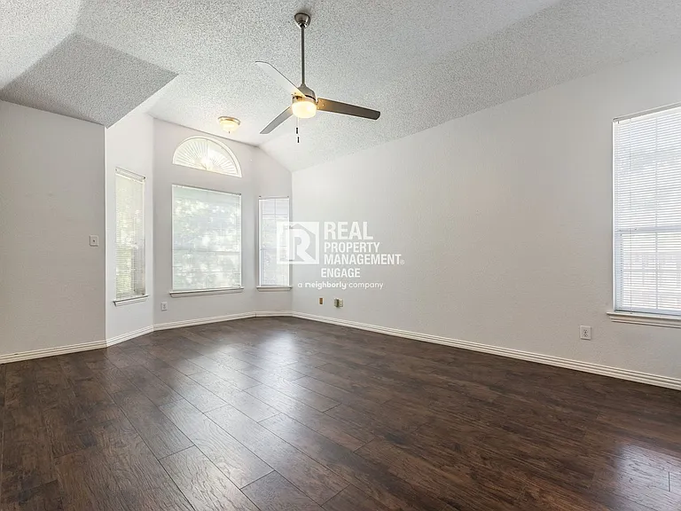 8817 Pocono Dr — Photo 25