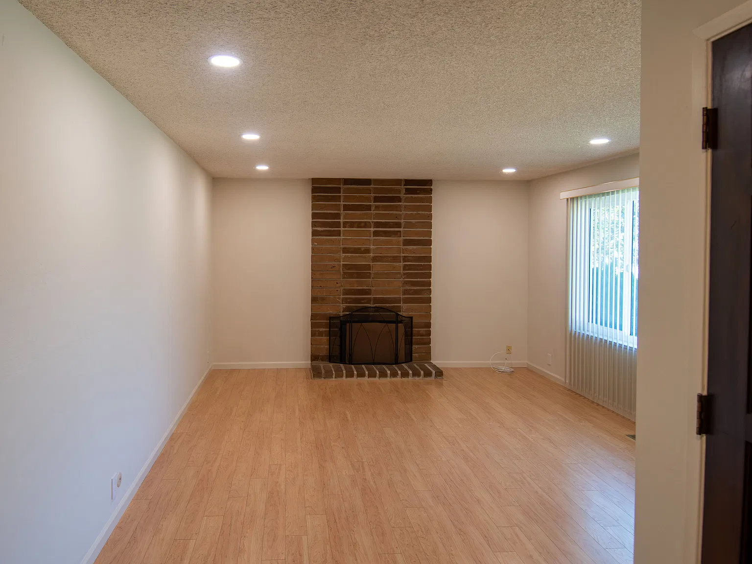 3 bed, 1400 sqft, $4,200 — Photo 3