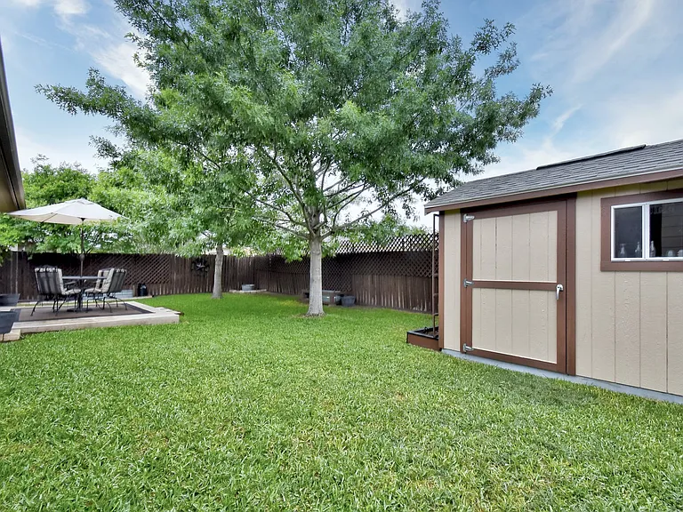 2251 Hazelwood Dr — Photo 22