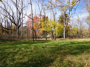 Carlton Dr, Eastlake, OH
