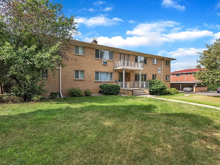 1410 Old Canton Ln — Photo 4