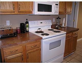 4th image of 180 Lesley Ln