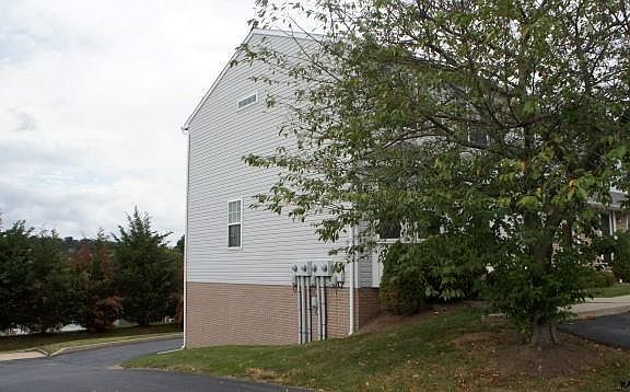 3rd image of 327 Cherry St