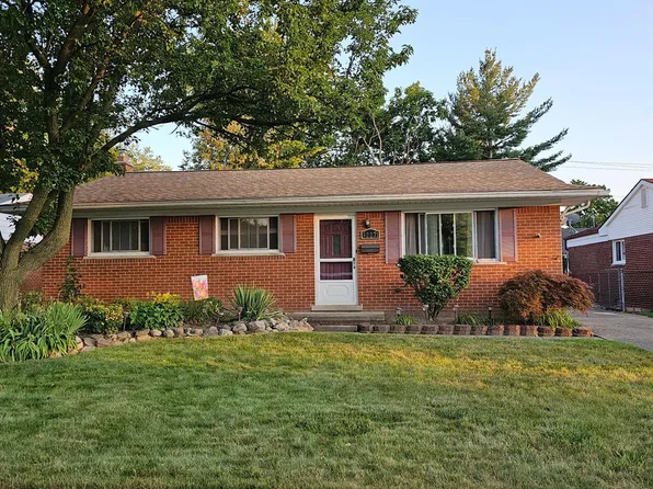32271 S Barton St, Garden City, MI 48135