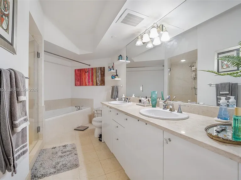 20000 Country Club Dr #1211 — Photo 8