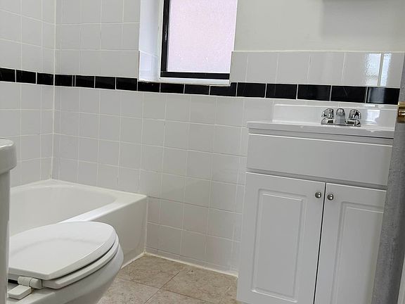 5th image of 6211 Broadway APT 1H