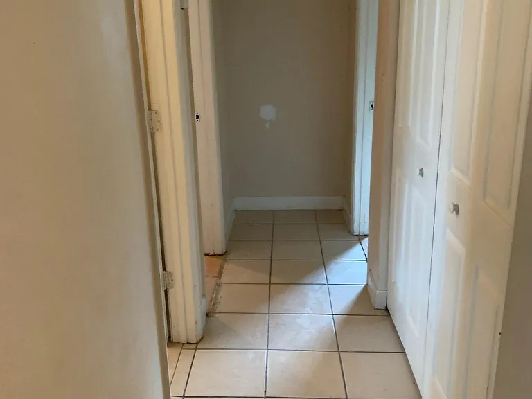 4208 W La Salle St — Photo 7