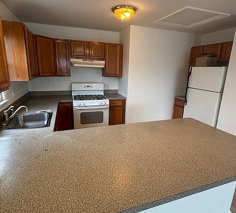 4th image of 50 Albion Ave Floor 2