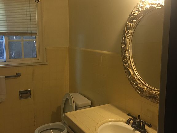 5th image of 924 Burchett St