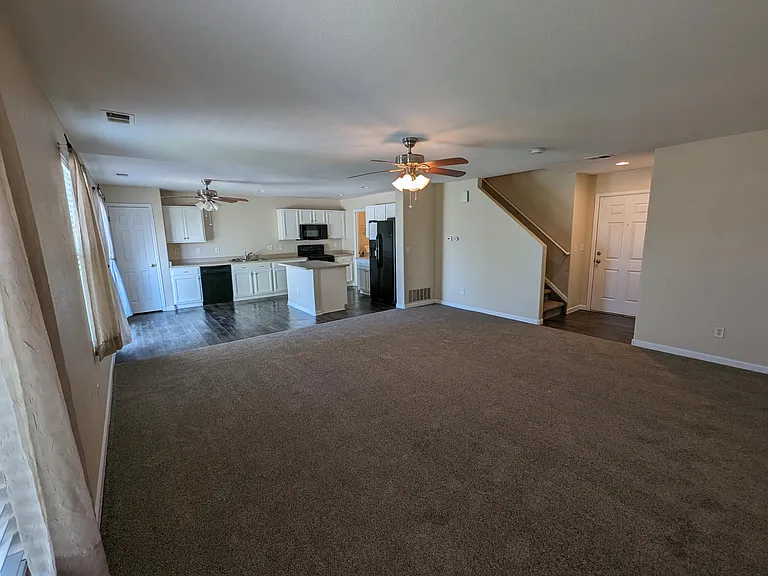 880 Macaw St — Photo 3