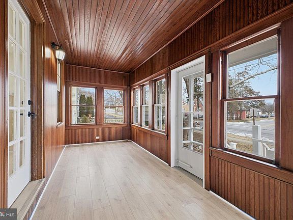 4th image of 771 Lake Dr