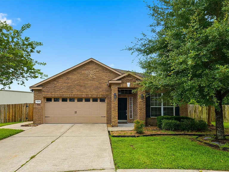 8234 Hall View Dr — Photo 3