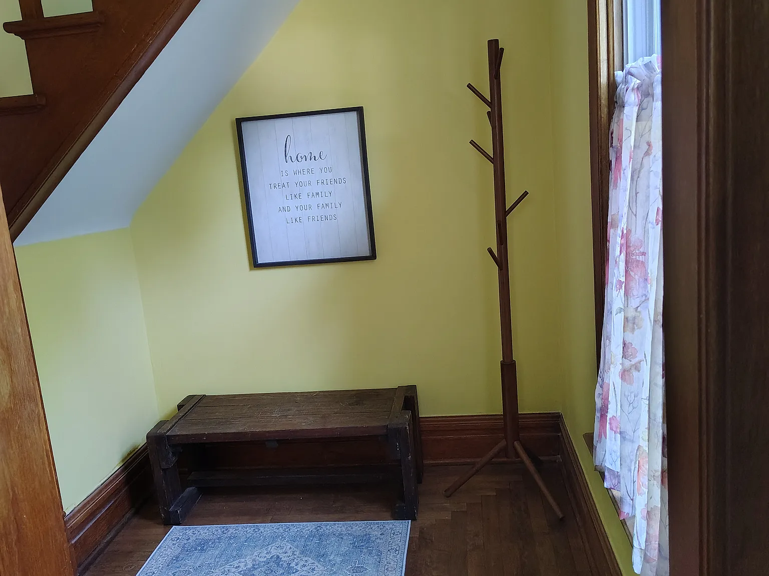 6 bed, 3300 sqft, $3,200 — Photo 2