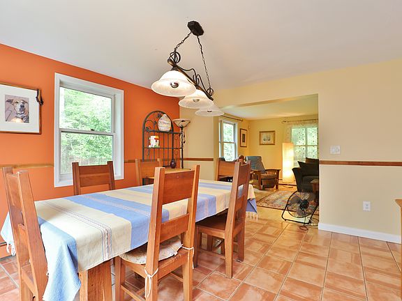 4th image of 20 Gladys Ln