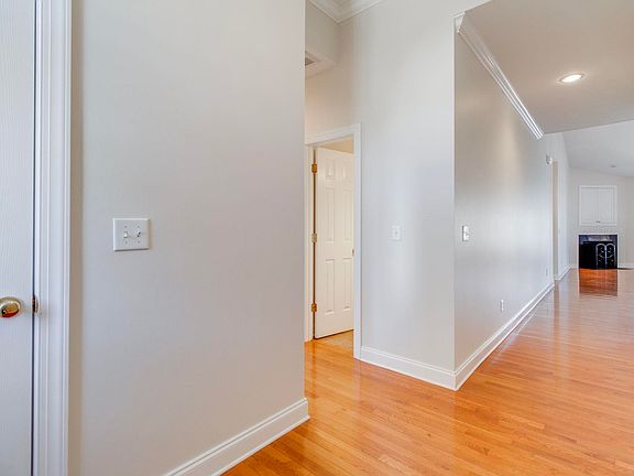 2nd image of 192 Palm St