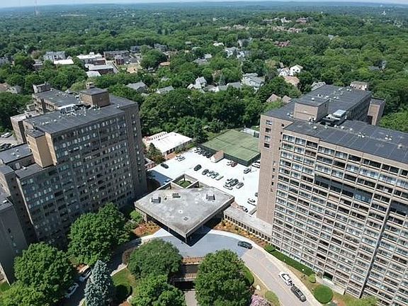 3rd image of 250 Hammond Pond Pkwy APT 103S