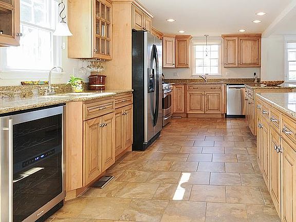 3rd image of 12101 N Old Whaling Ln