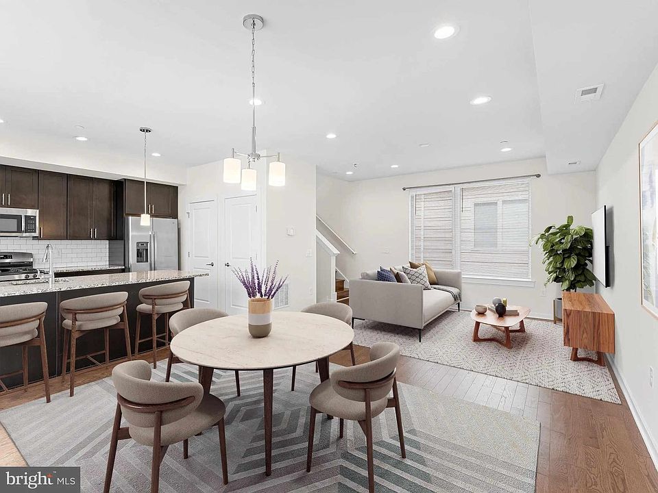 Living Room / Dining Room/ Kitchen