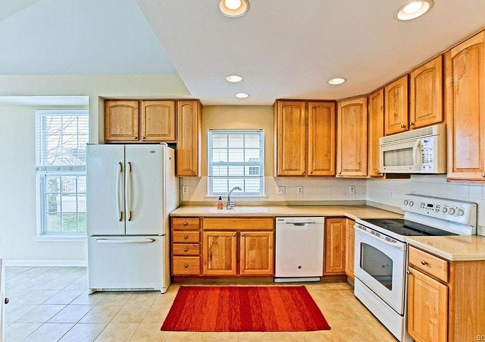 1st image of 32954 Sandstone Dr