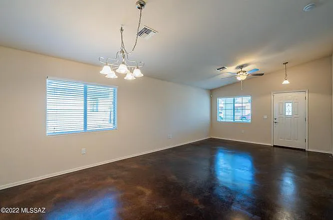 1133 E Hedrick Dr — Photo 6
