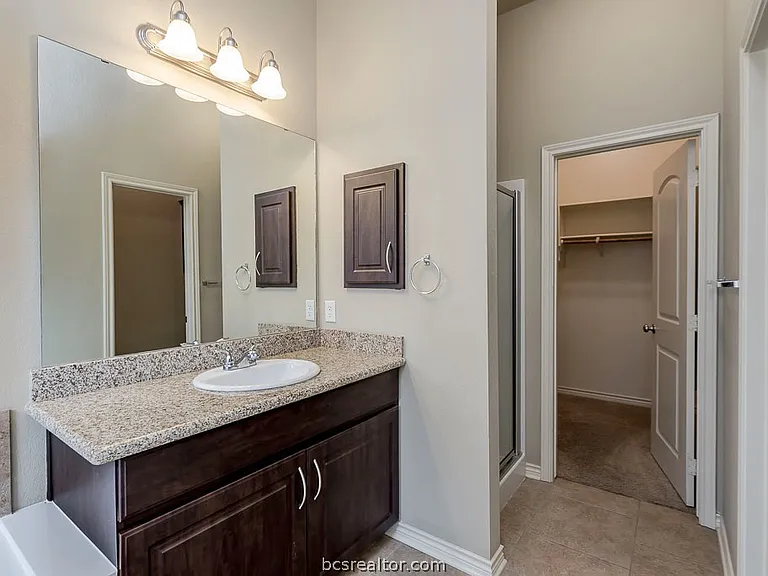 2020 Turning Leaf Dr — Photo 9