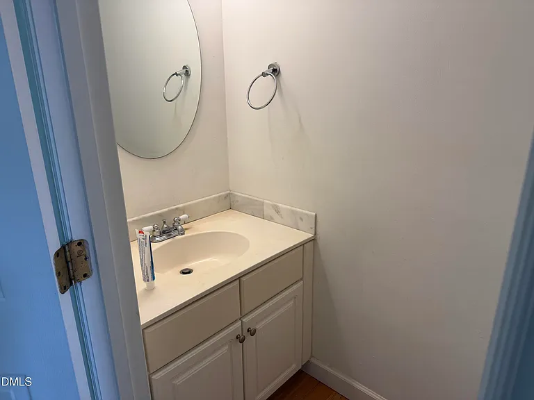 112 Woodshire Ln — Photo 7