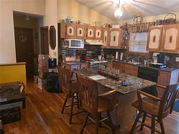 5th image of 95 Angell Ave
