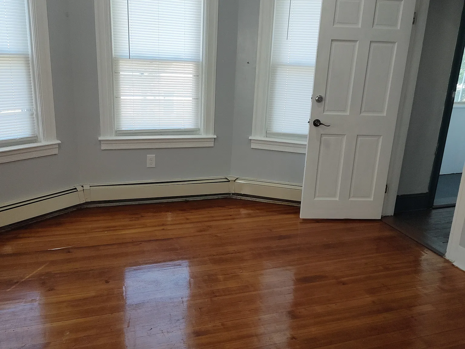 3 bed, 1100 sqft, $2,150 — Photo 3