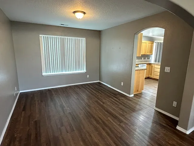 4 bed, 2.5 bath, 2176 sqft, $2,850 — Photo 2
