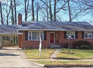 7413 Fairwood Ln, Falls Church, VA 22046