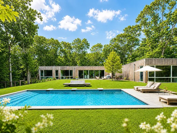 22 Settlement Ct, East Hampton, NY 11937