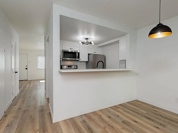 3rd image of 831 S Flower St #4