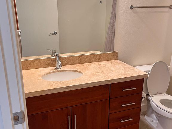 4th image of 600 Queen St APT 4203