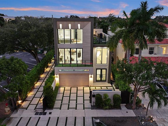 3rd image of 18 SE 11th Avenue