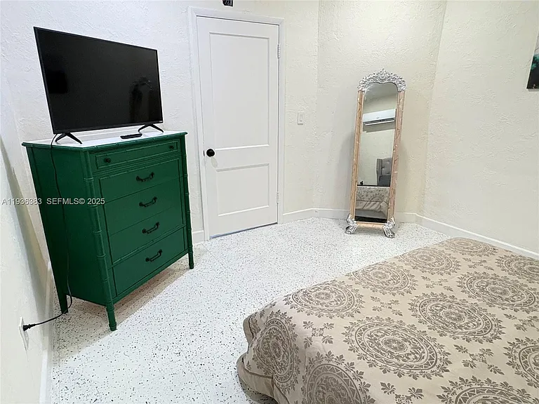 1901 SW 9th St #3 — Photo 9